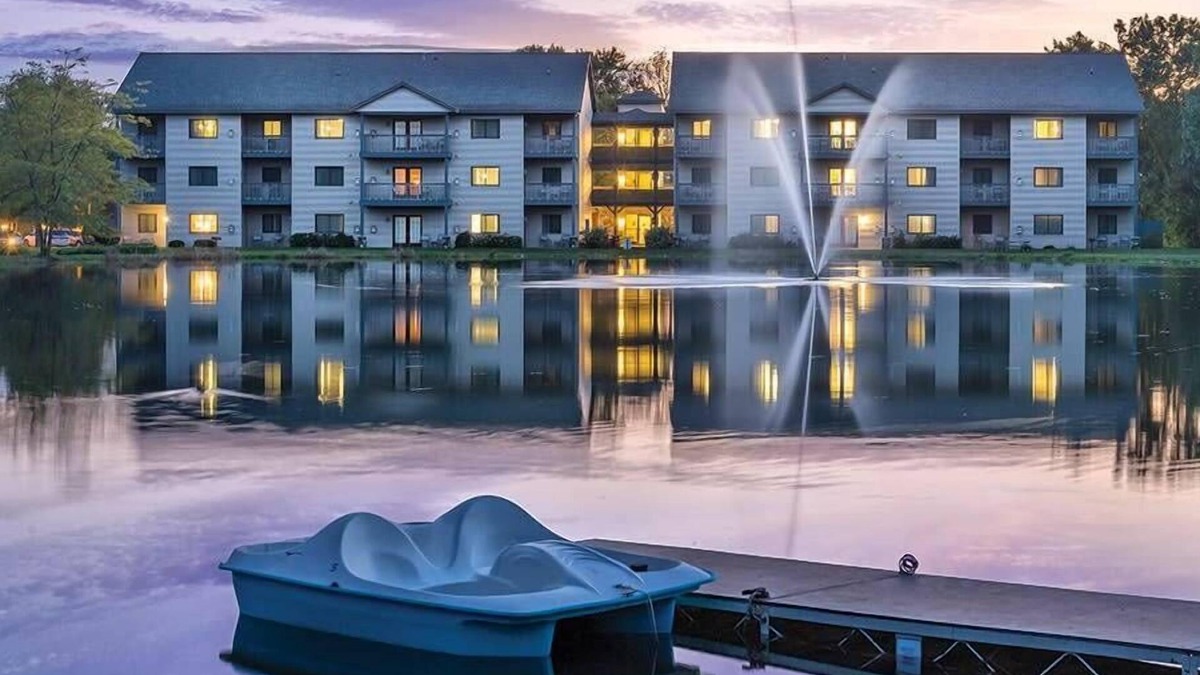 Lake Delton Condo | 1br Deluxe Condo in Tranquil Wilderness Setting