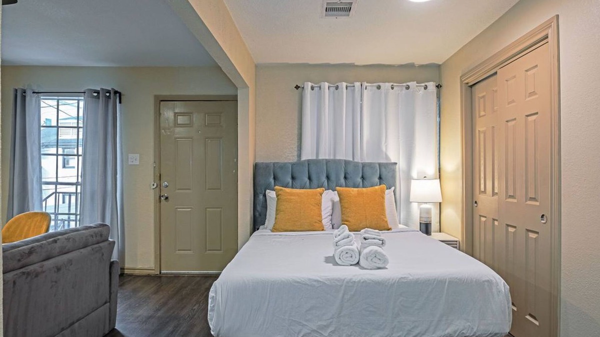 Boulevard Oaks Apartment | 1BR Father's Montrose Estate E! Medical Center ⭐️⭐️⭐️⭐️⭐️