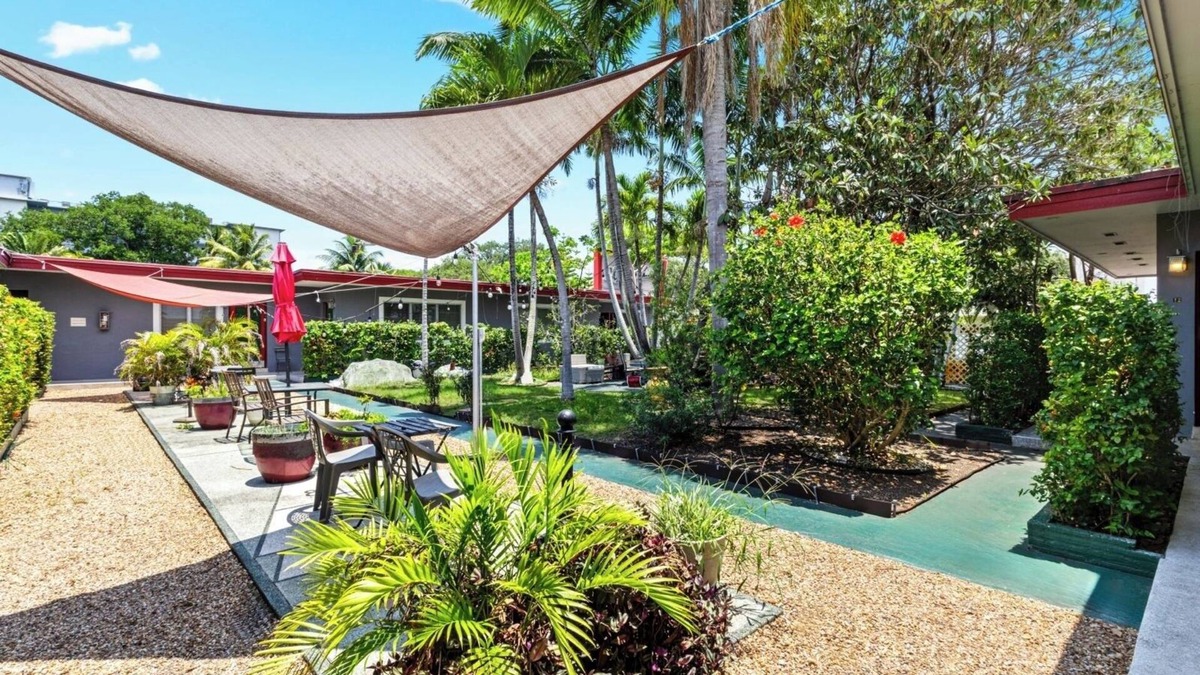 Downtown Hollywood Apartment | 1BR Pet-friendly Condo w/Parking & Backyard BBQ
