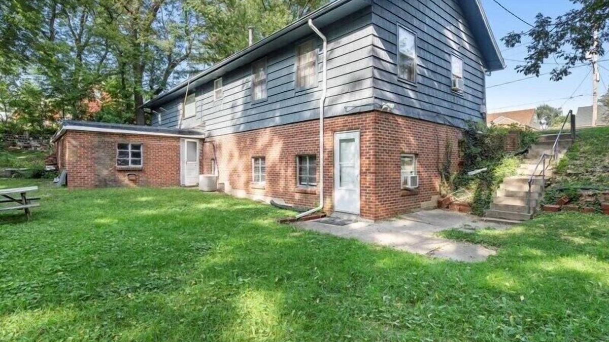 Des Moines Apartment | 1BR Residence With Vast Backyard
