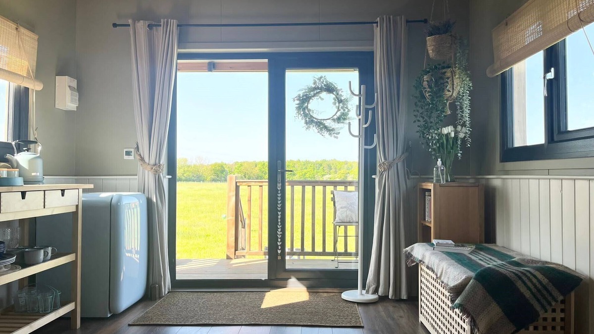 Morpeth Cabin | 1br-sleeps2-field View-parking-cabin Experience