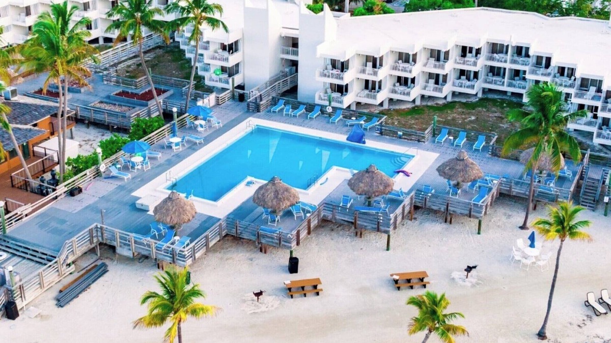 Lower Matecumbe Beach Condo | 1BR with Den, Living Room, Kitchen: Marina and Beach Access
