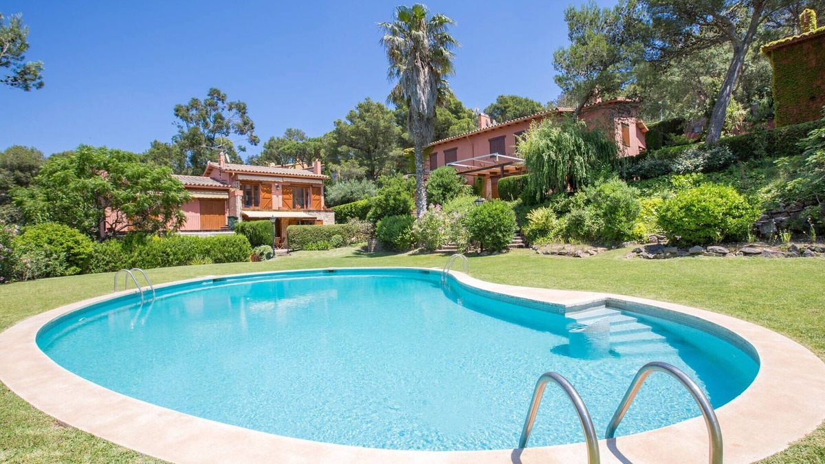 Llafranc Villa | 1CUBA 01 - Beautiful house located in a very quiet residential area close to Llafranc Lighthouse, group of 8 houses with communal swimming pools and garden