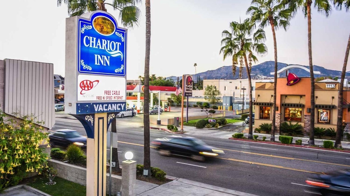 Glendale Hotel | 1KNS-1 King Non Smoking