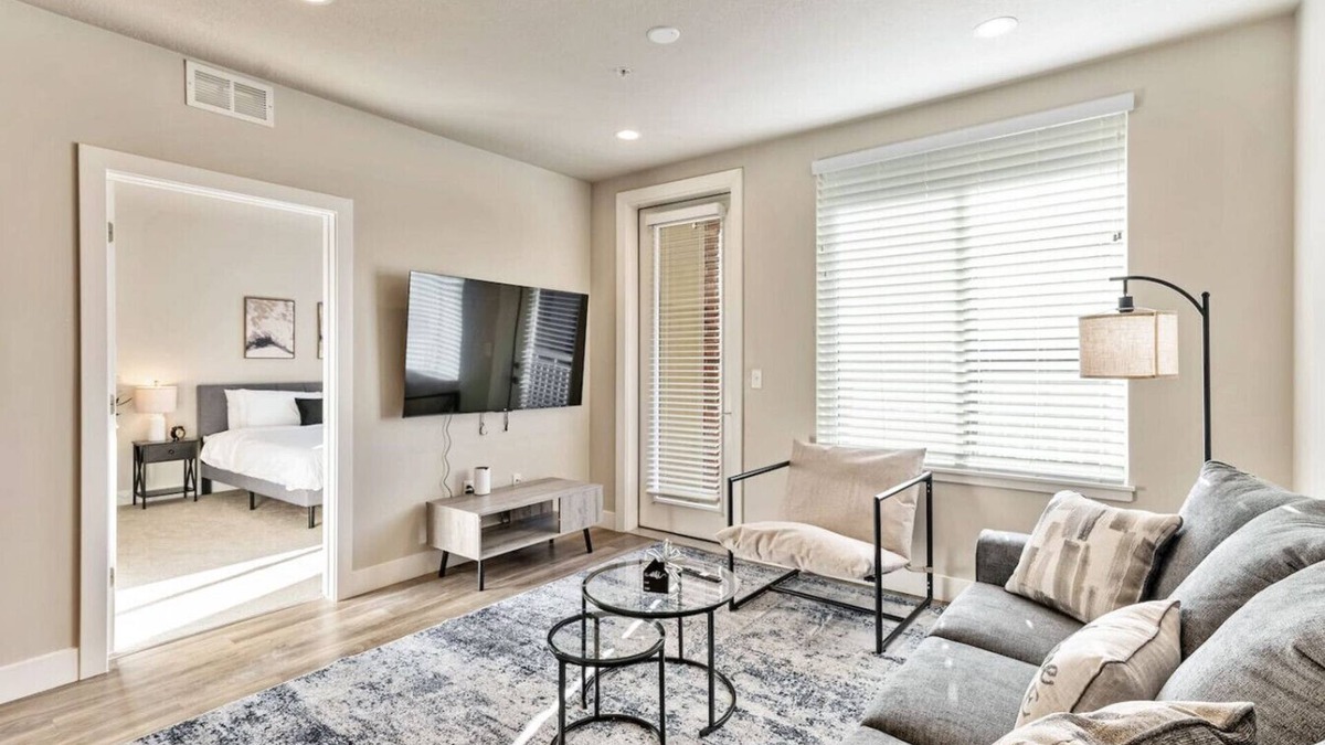 Fairpark Apartment | 1min Delta+Salt Palace |King Bed |Gym |Parking