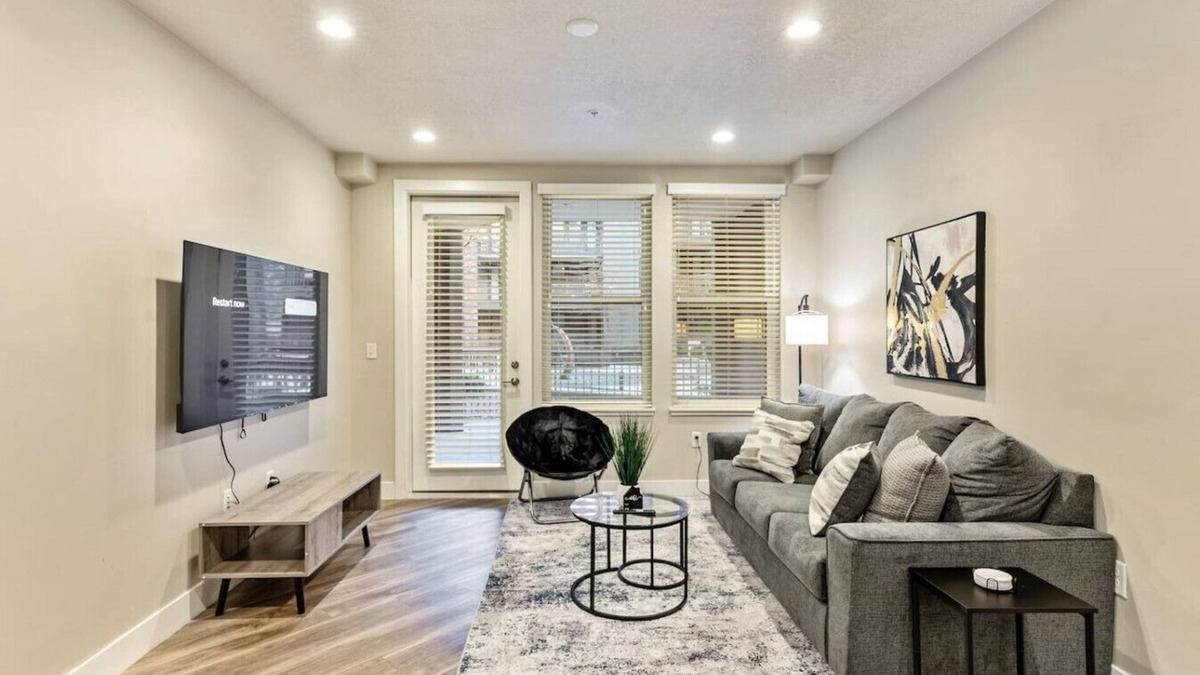 Fairpark Apartment | 1min Delta+Salt Palace |King Bed |Gym |Parking