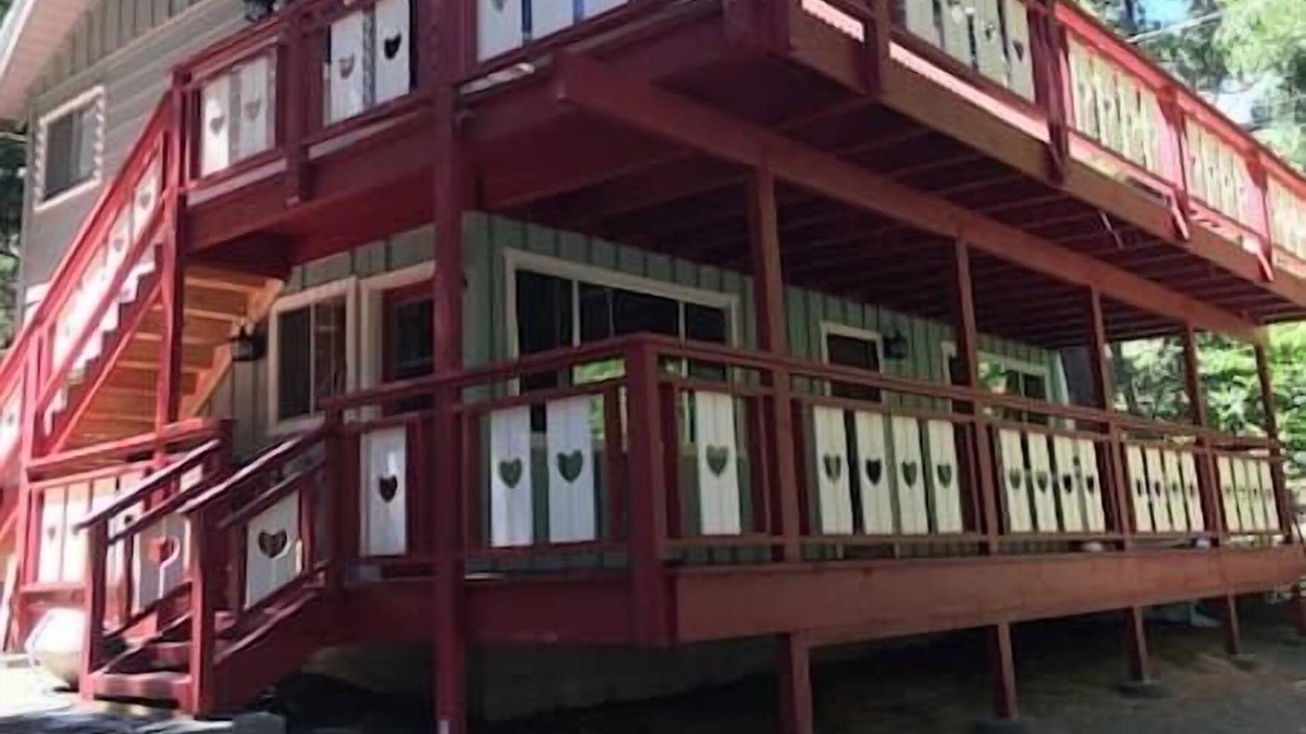 Crestline Apartment | 1st Floor - 1 mile from San Moritz Lodge