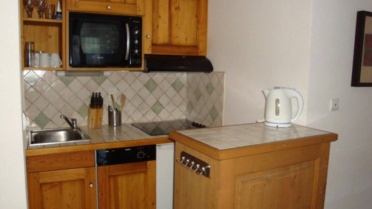 Bozel Apartment | 1st floor, balcony, tv, ski locker, 40m², Courchevel