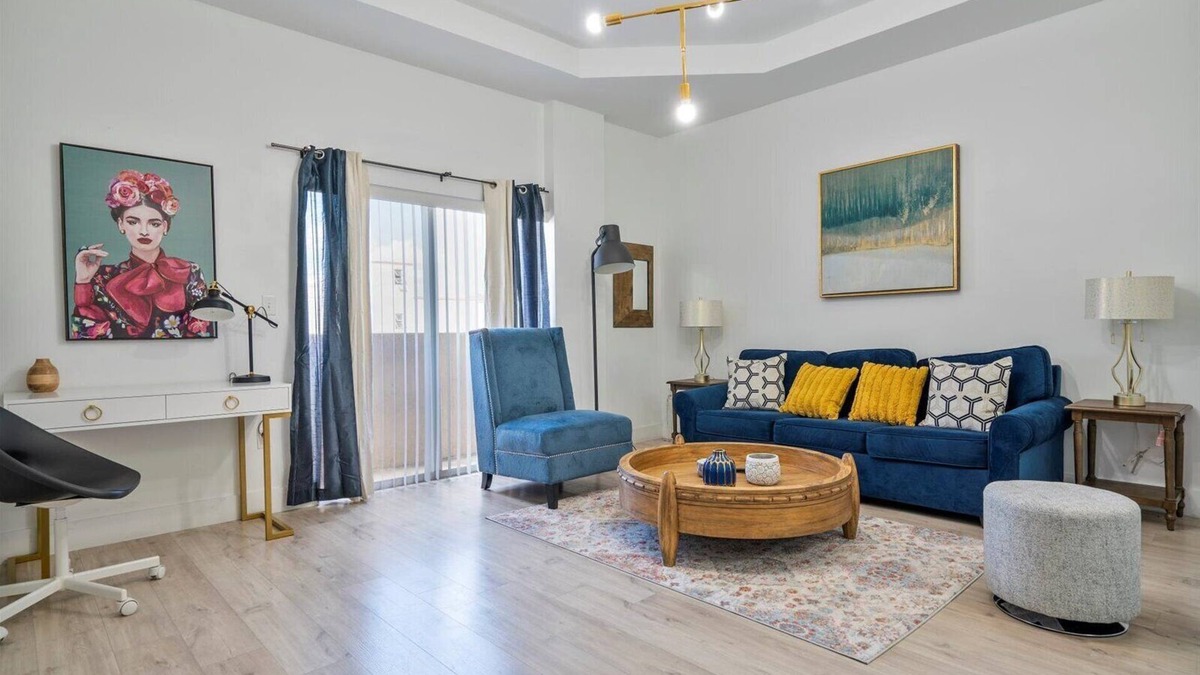 Flagami Condo | 2/2 1/2 Miami 10 Mins to Miami Airport 423