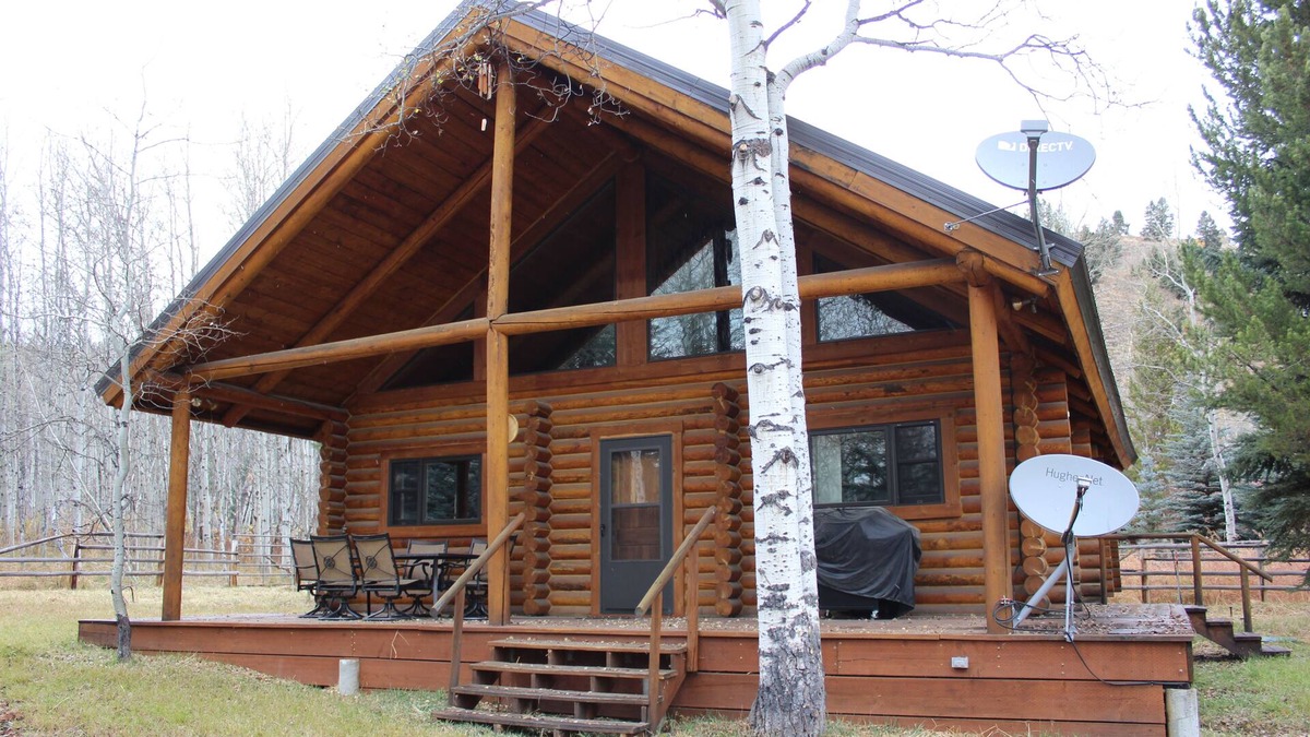 Moran House | 2/2 Cabin with Loft Nestled next to National Forest