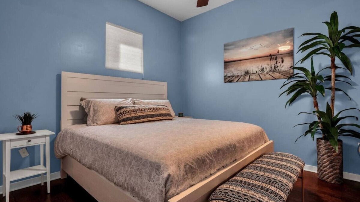 South Eola Condo | 2/2 PENTHOUSE DOWNTOWN with large Billiard room