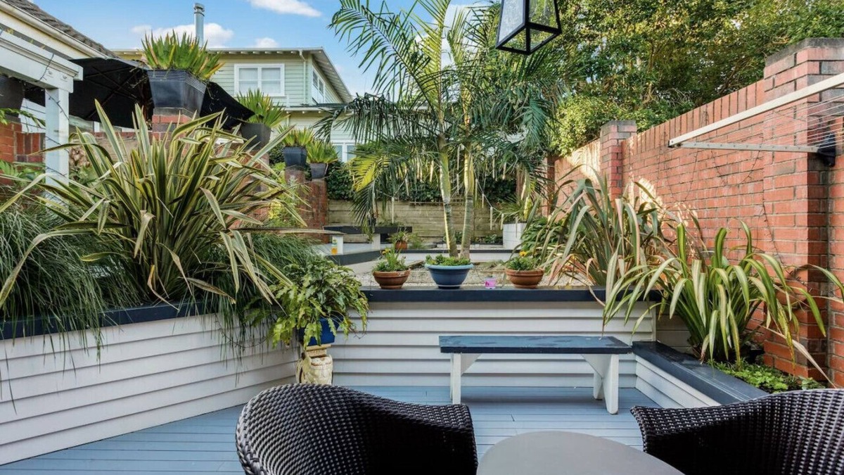 Epsom House | 2/32 Ferryhill Road, Epsom, Auckland 1023, New Zealand