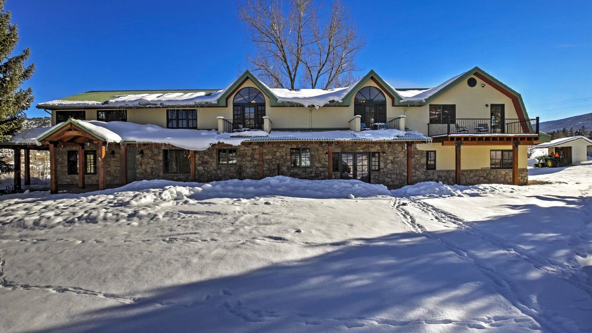 Glenwood Springs House | 2.5-acre estate boasting 6,000 Sq. feet, with private hot tub & chef's kitchen