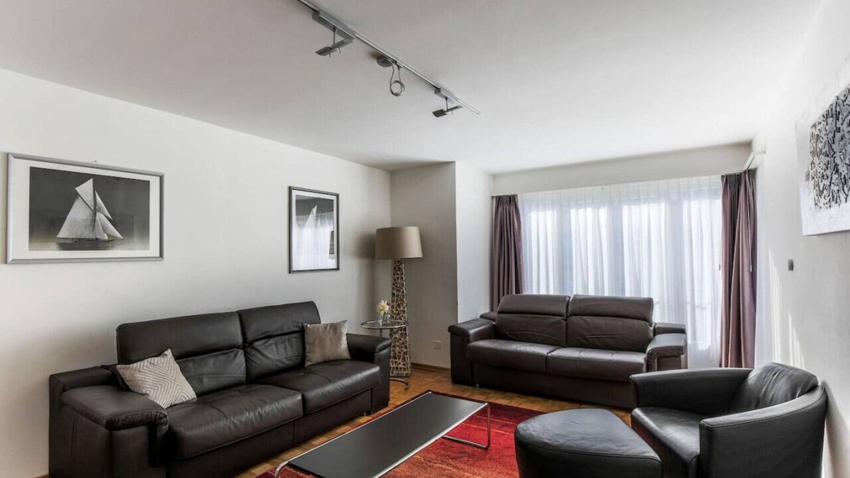 Muhlebach Apartment | 2.5BR flat close to lake/opera/city center (SF10)