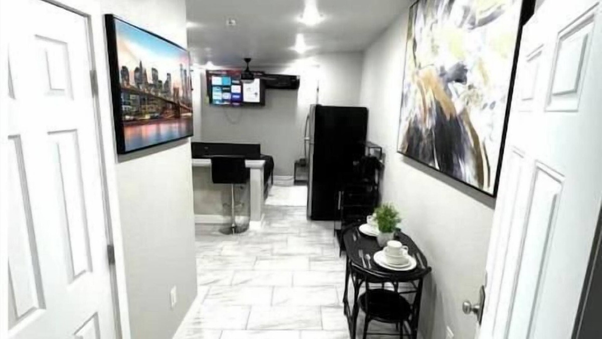 Sunrise Manor Apartment | 2. 6.9Mi To E.D.C 11Mi To strip 7.1Mi To Fremont
