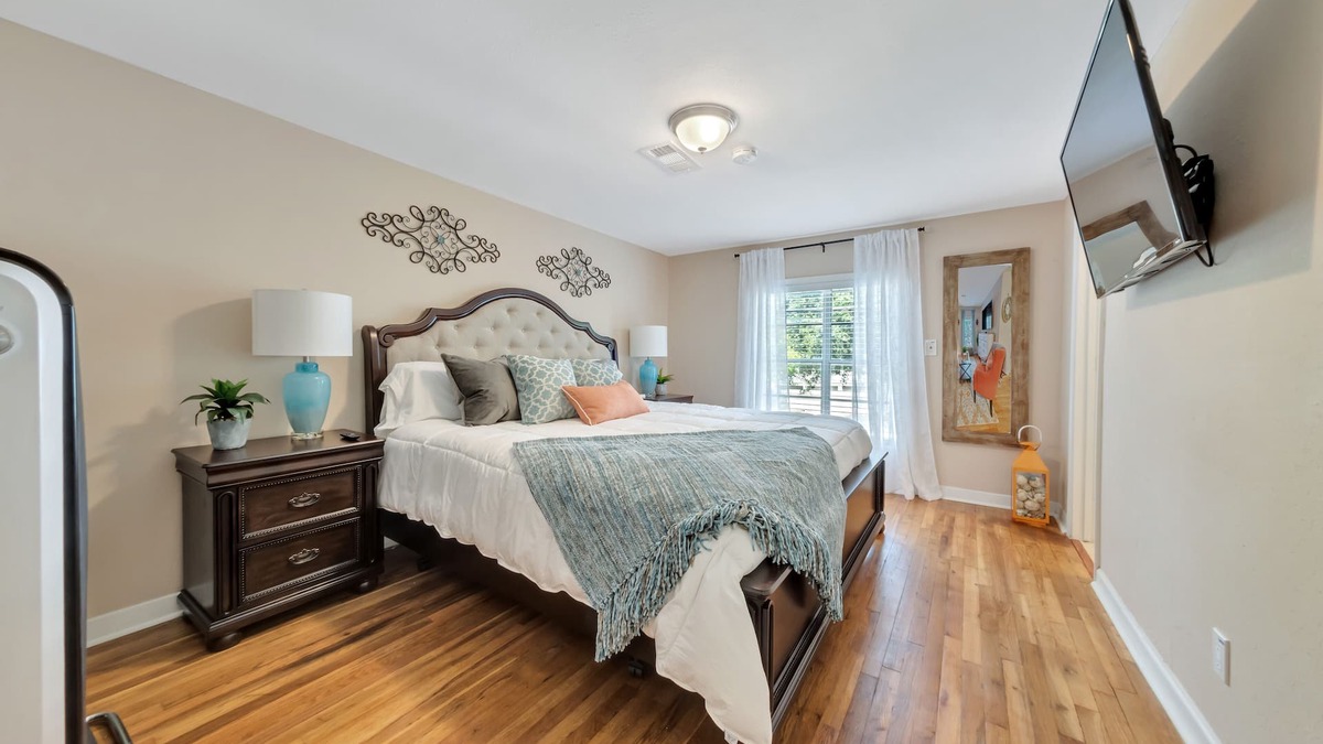 Boulevard Oaks Apartment | 2.6 miles to Med Center☀Washer & Dryer ☀King Bed☀Netflix☀4KTV☀