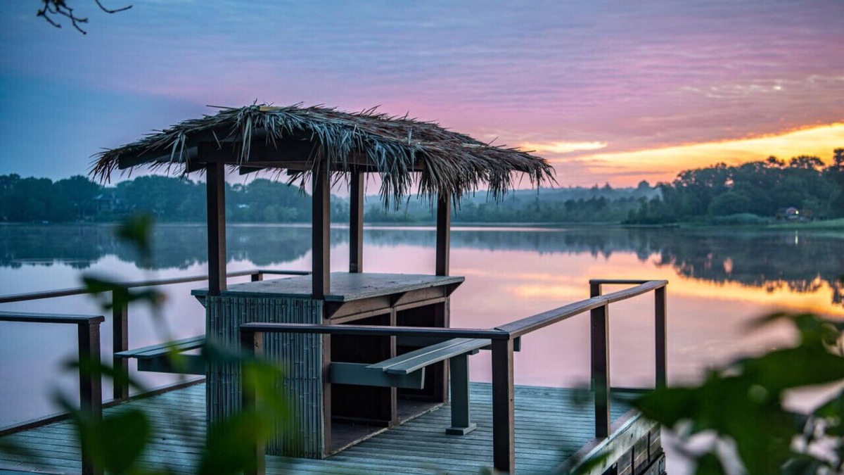Kenyon House | 2 Acre Lakefront Getaway (Kayak/Firepit/Fishing)