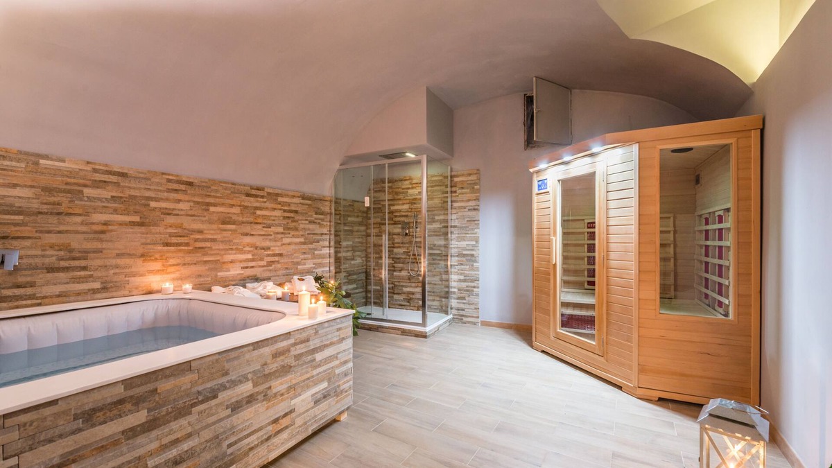 Rione VI Parione Apartment | 2 Apartments in Campo de Fiori with SPA and Jacuzzi