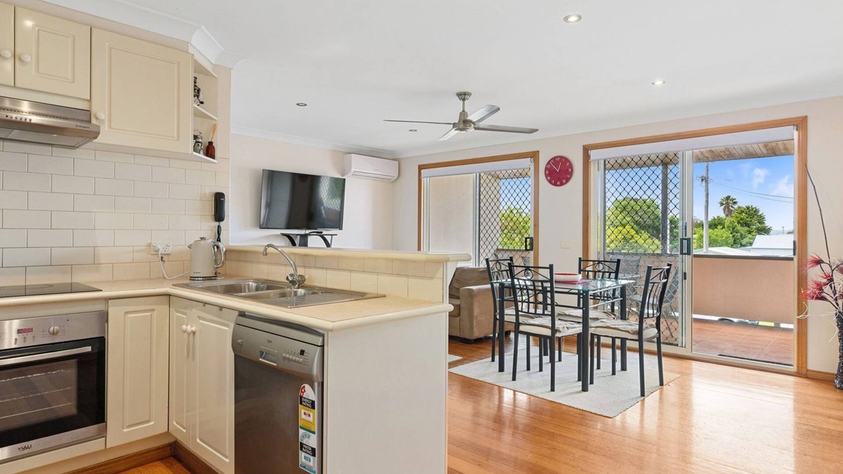 Newhaven Apartment | 2 at 8-10 Forrest Avenue