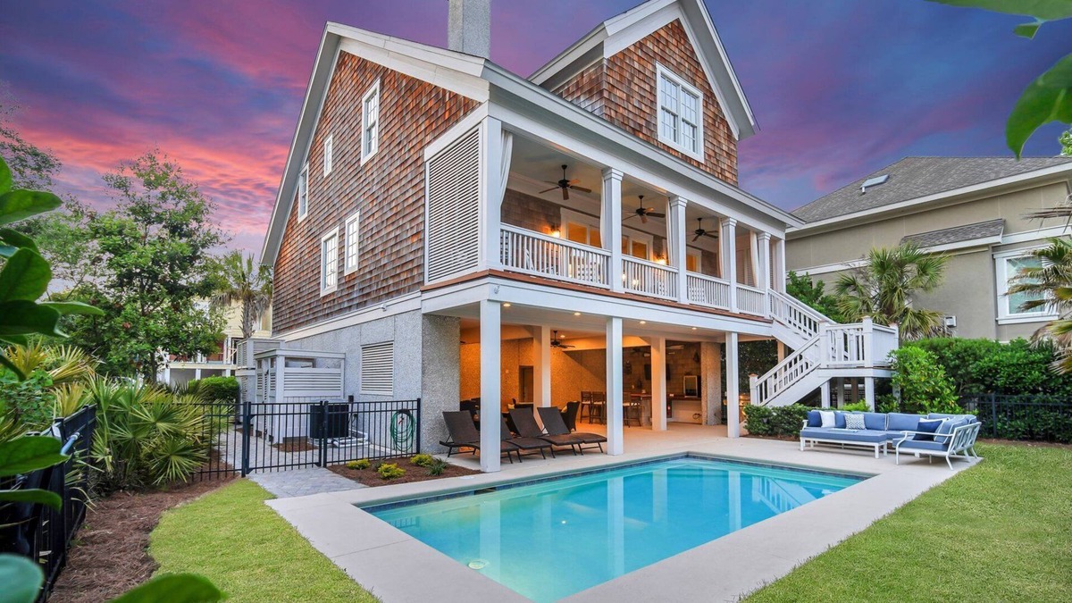 Palmetto Dunes House | 2 Barrier Beach Cove is a luxurious coastal getaway and a short 3-minute walk to Burke's Beach!