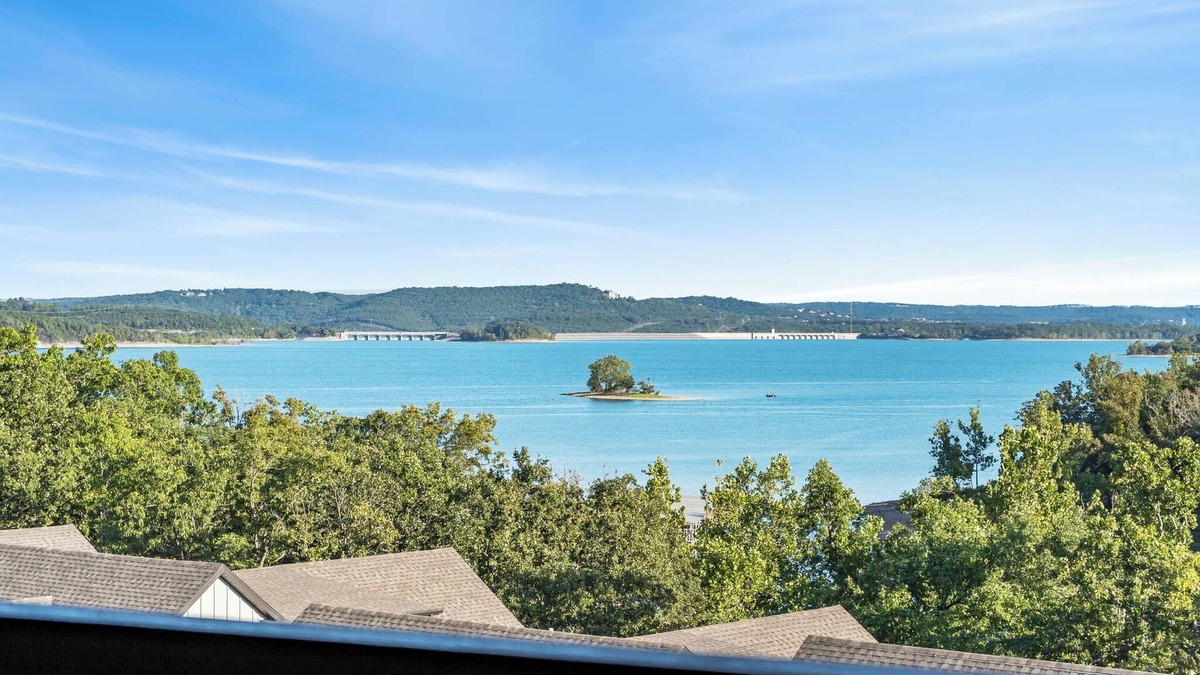 Indian Point Condo | 2 BD Lake Condo CLOSE to Silver Dollar City, Sleeps 10! Ticket Deals & Resort Perks!