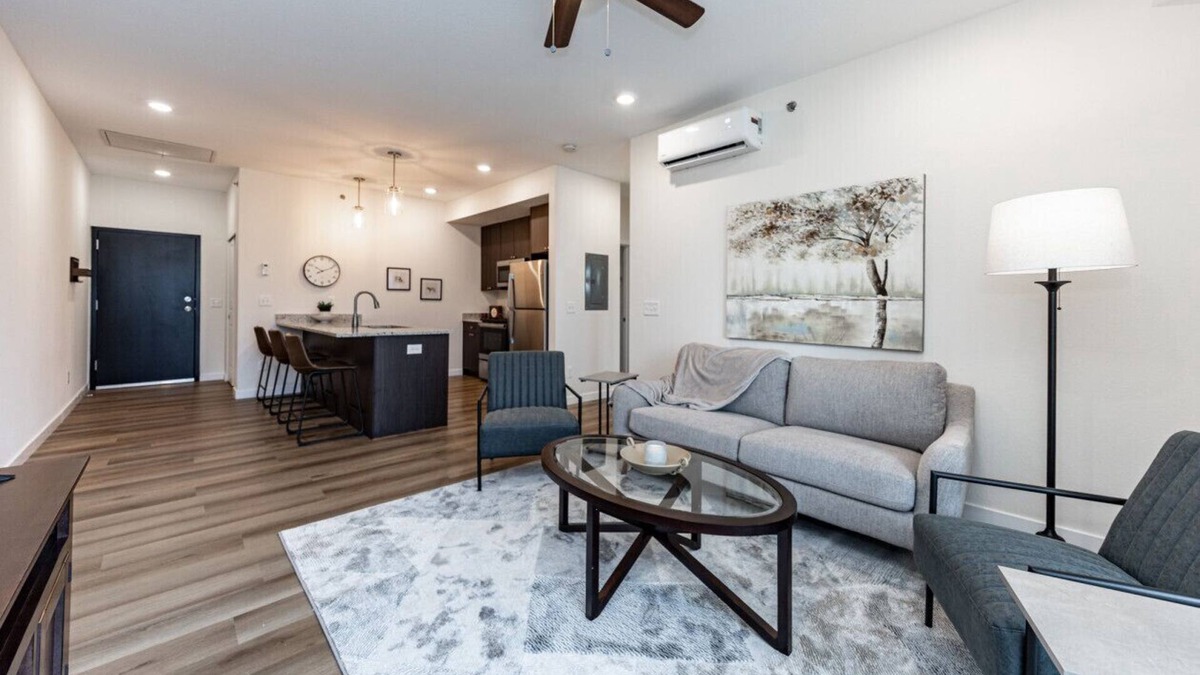 Mountain Shadows Apartment | 2 BD Top Floor Mt and Downtown Views 5 mins from Garden of the Gods