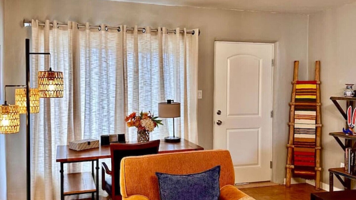 Las Cruces Apartment | 2 bd w/lrg fenced yard 3 mins from farmers market