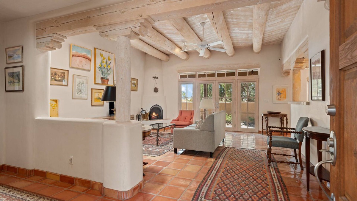 Santa Fe House | 2 BDR + Den Sleeps 4 | 2 Car Garage | Washer/Dryer