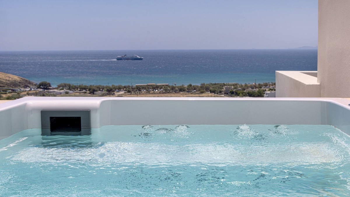Agios Fokas Apartment | 2 BDR Sea View Suite with Outdoor Jet Tub | Aura Gres