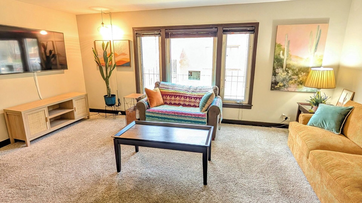 Washington Heights Apartment | 2- Bdrm Apt Desert Themed w/AC in Chicago