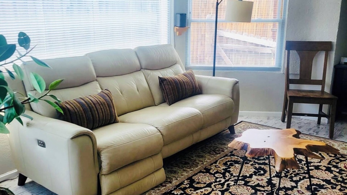 East Gate House | 2 bdrm private quiet house, full kitchen, 2 to 4 guests. Centrally located