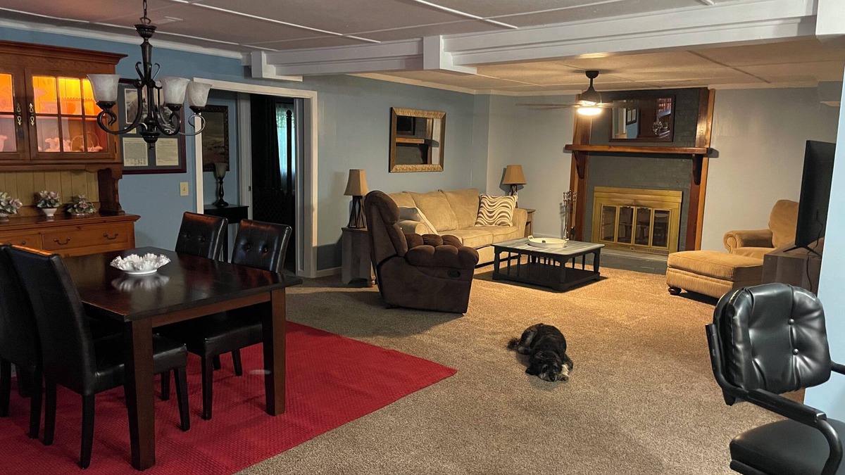 Dice Apartment | 2 bdrm, sleeps 7 apartment. Pet friendly. Pool onsite. Outdoor grill. Hazard, KY