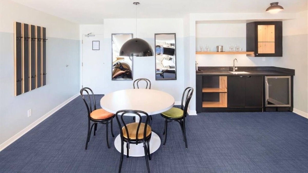 Venice Hotel | 2 Beach Rooms w/Private Balcony | Kitchen | Free Breakfast | Rooftop