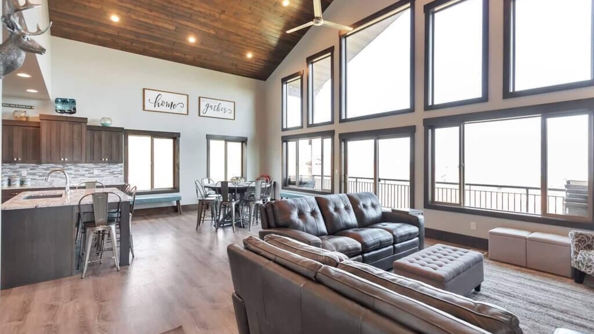 Sweetwater House | 2 Bear Lake House - Stunning Views, Spa Onsite! (36 Guests)