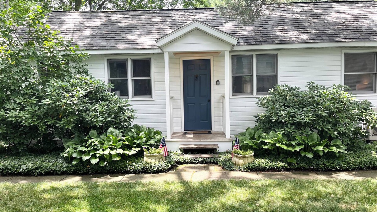 Union Pier House | 2 bed/1 bath, 1.5 blocks to beach/town, dog friendly