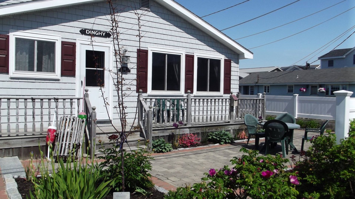 Seabrook House | 2 bed, 1 bath home just a short walk to the beach access, Laundry, WiFi
