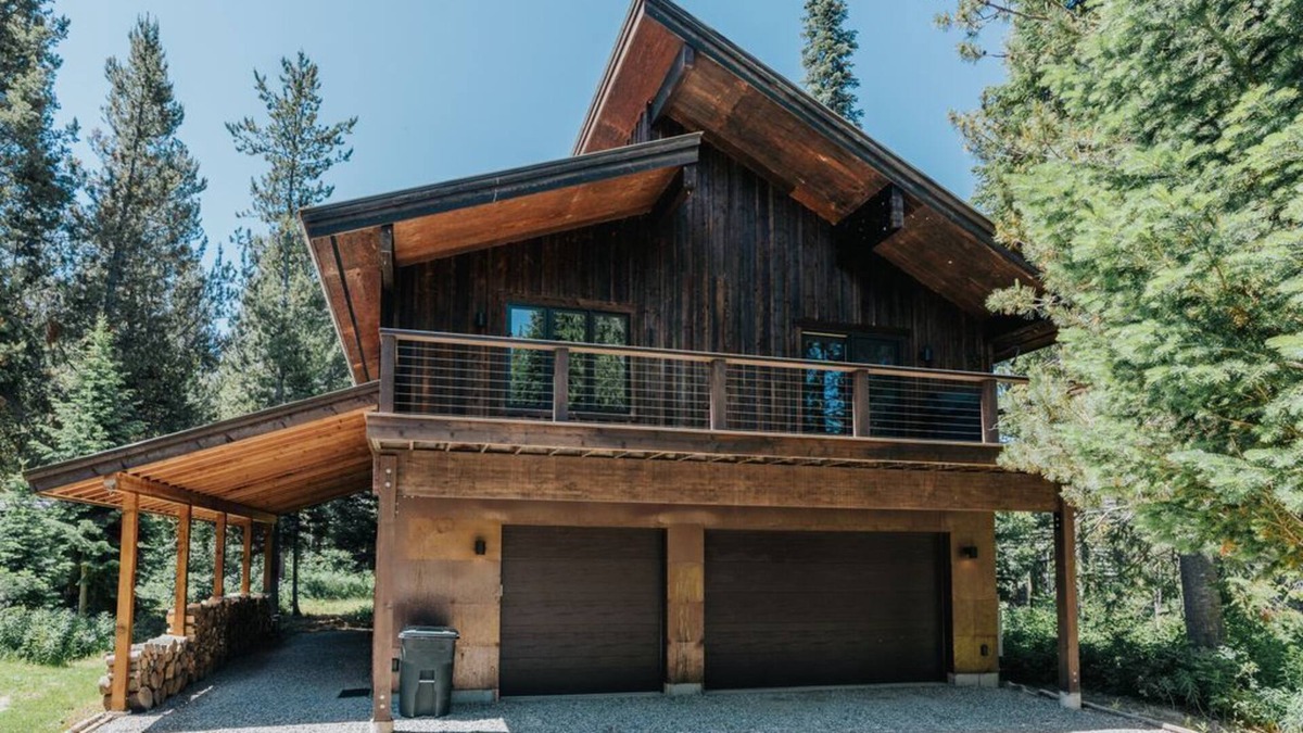 Alpine Northeast House | 2 bed 1 bath luxury rental in Alpine. Private location and very comfortable