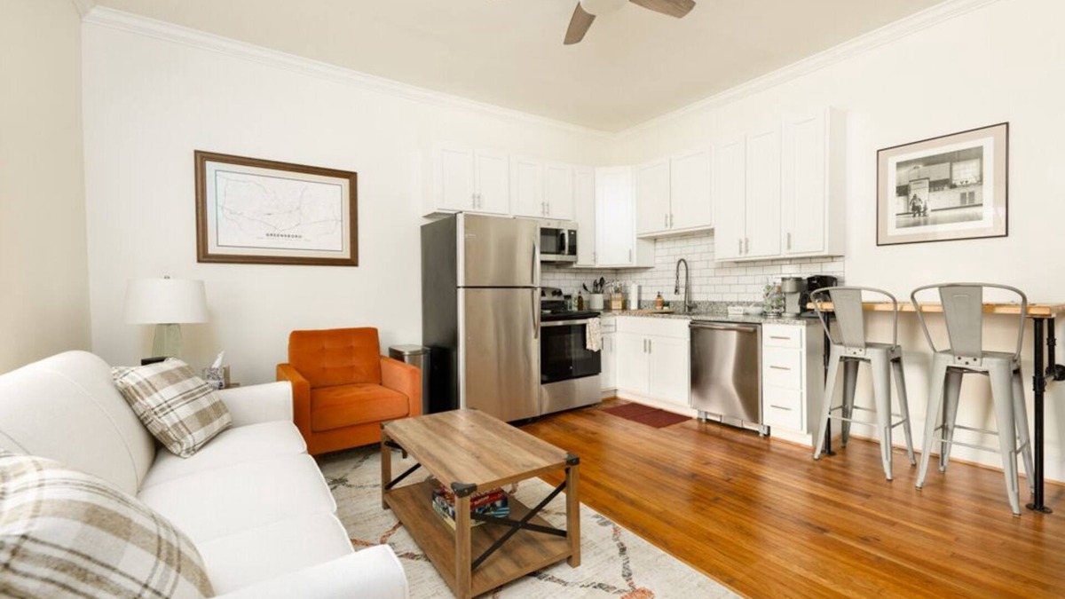 Downtown Greensboro Condo | 2 bed 1bath modern and cozy condo in vibrant neighborhood downtown Greensboro