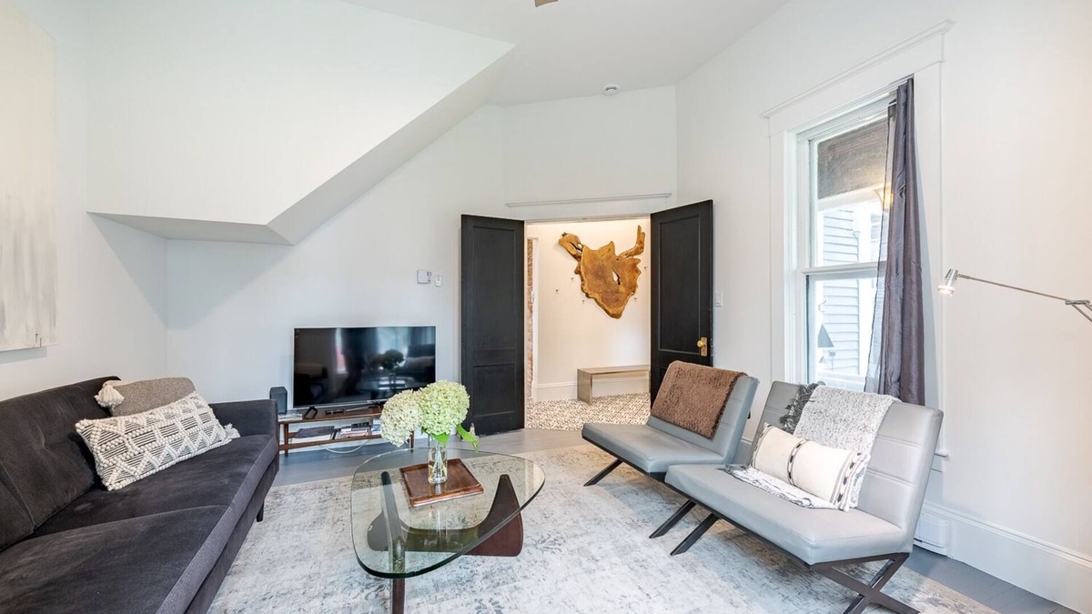 Downtown House | 2 Bed, 2.5 Bath renovated heritage home in Downtown Fredericton