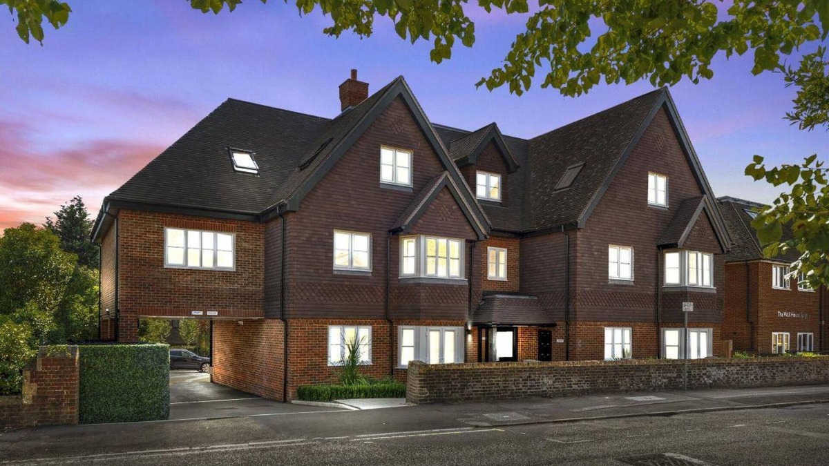 Reigate Apartment | 2 Bed 2 Bath Apt Close to Reigate Station - 2230