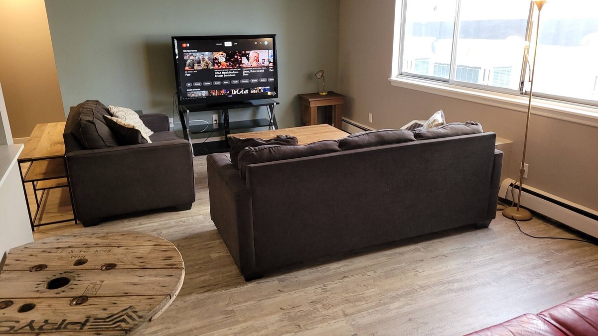 Cedar Rapids - Iowa City Apartment | 2 Bed 2 Bath Spacious Apartment Downtown Cedar Rapids