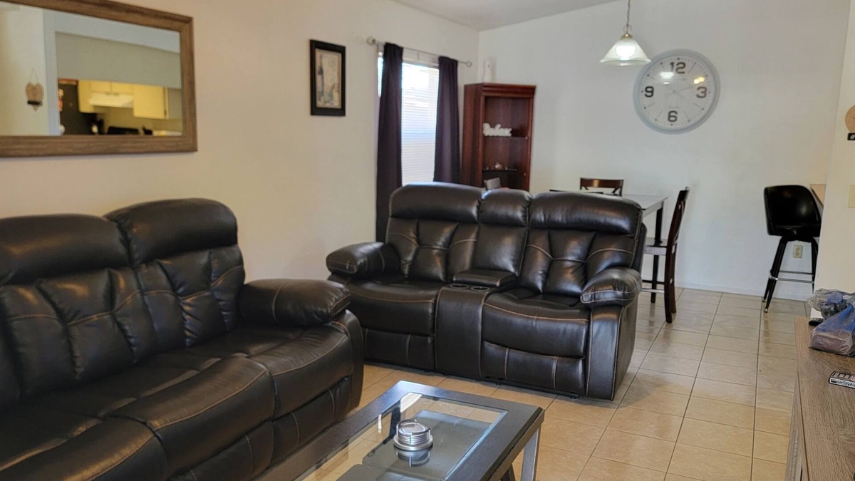 Lakeland Apartment | 2 bed 2 bath, Whole apartment, fully stocked kitchen and baths.