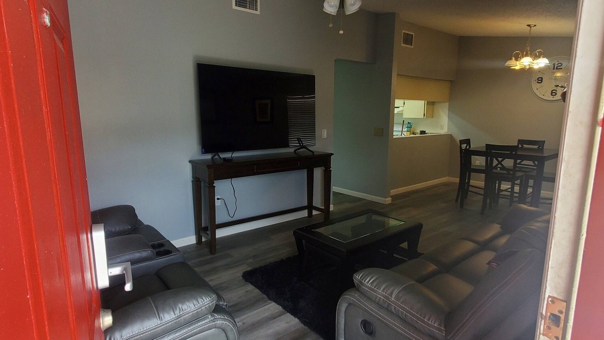 Lakeland Apartment | 2 Bed 2 FB Near SEU Midway Disney and Beaches