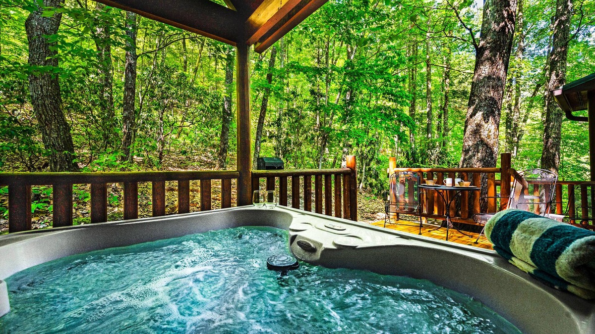 Wears Valley Cabin | 2 Bed/2Bath Cabin w/Private Hot Tub! Backs to GSMNP & 5 min to park entrance!