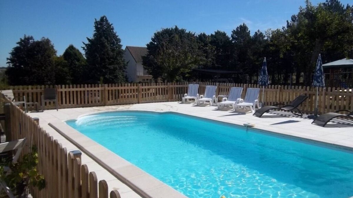 La Roche-Posay Apartment | 2 Bed Apartment With South Facing Roof Terrace Overlooking The Pool