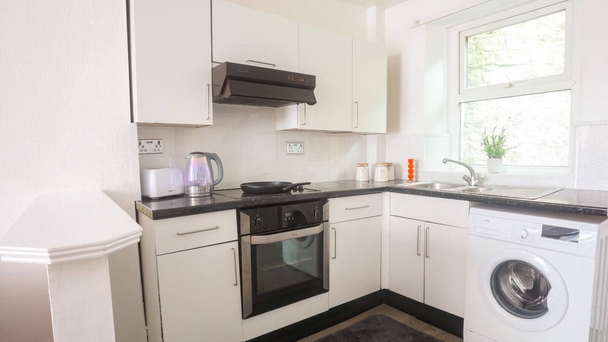 Lancaster House | 2-bed Apartment, Sleeps 6, 8-min Walk to Centre