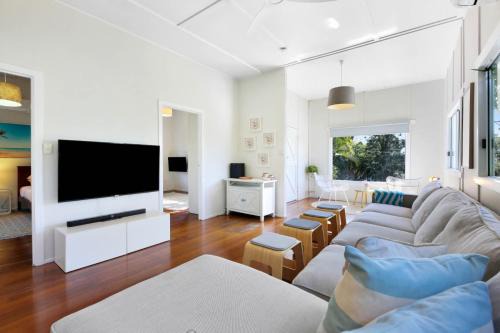 Burleigh Heads House | 2-Bed Beach House in Burleigh Heads Amidst Nature