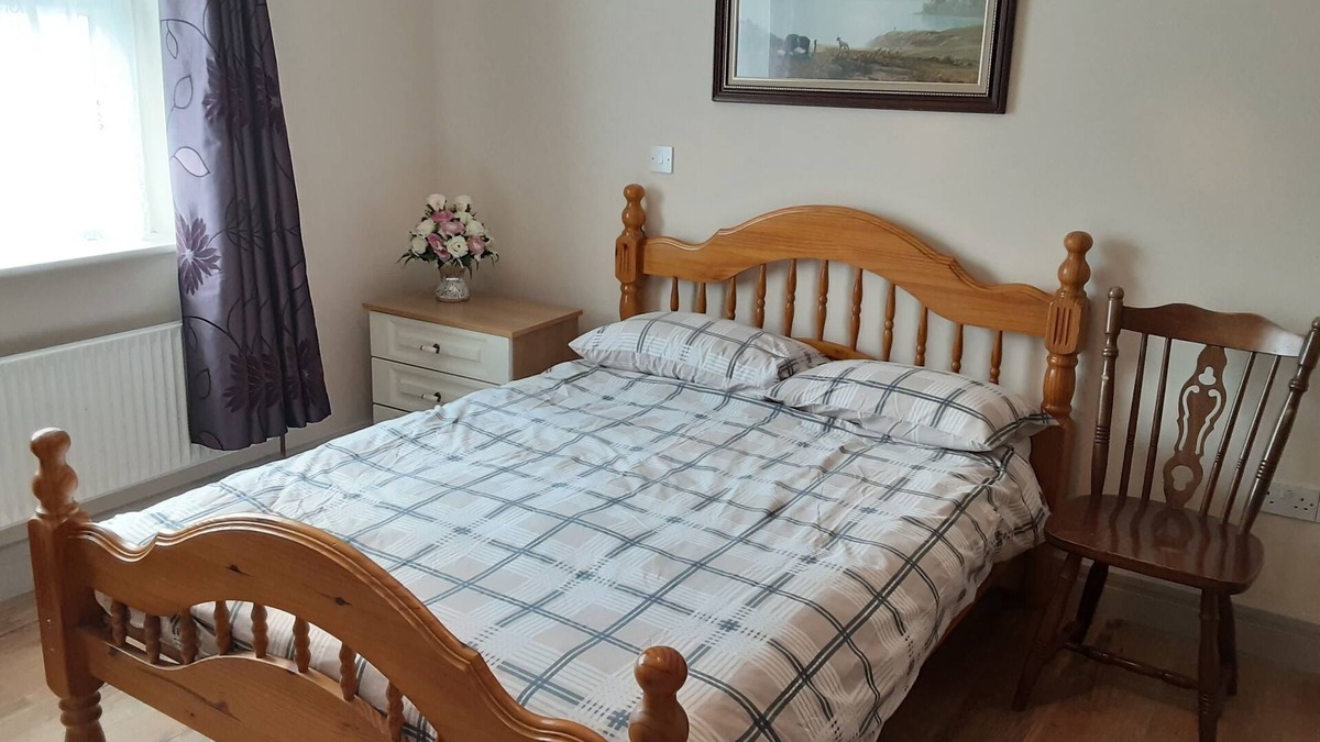 Enniscrone Cottage | 2 Bed Cottage - Sleeps 6 - Parking - Wifi