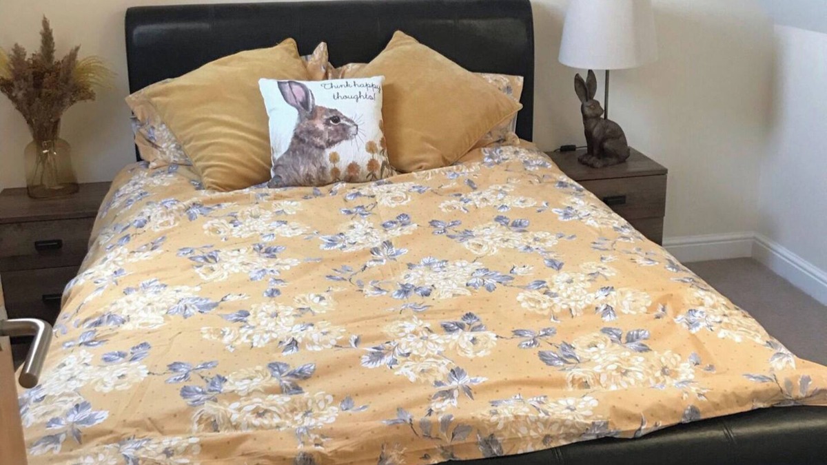 Bawtry Apartment | 2-Bed Duplex Sleeps 3 with Fireplace