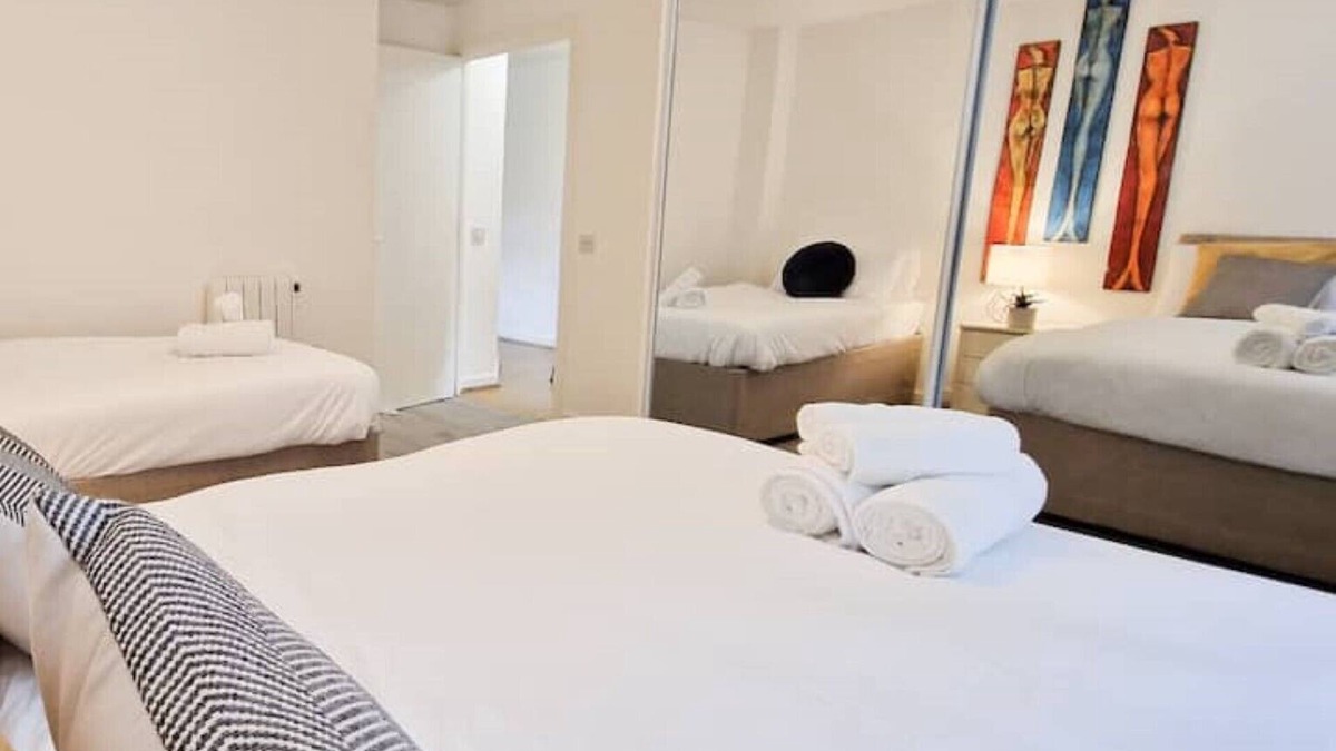 Glyndon Apartment | 2-bed Flat, free parking, near Tube and Excel